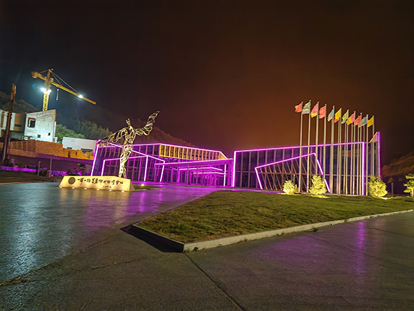 城市亮化是现代城市建设的重要组成部分，它不仅可以美化城市的夜景，还能提升城市的整体形象。随着科技的不断进步，城市亮化也得到了更多的关注和创新。本文将介绍一些关于城市亮化的创意和技术，帮助读者了解阿拉尔农场城市亮化的重要性以及如何进行阿拉尔农场城市亮化的规划和实施。