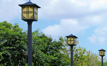 太阳能阿拉尔农场庭院灯怎么选亮度与续航更耐用